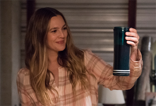 Drew Barrymore in Santa Clarita Diet (Photo: Travis Topa/ Netflix)
